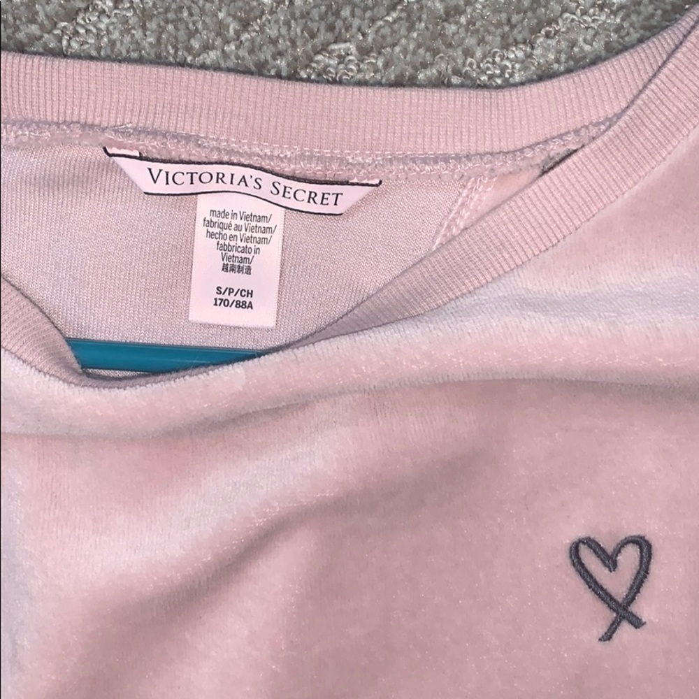 Victoria’s Secret Pink Velvet Long Sleeve - Picture 2 of 3